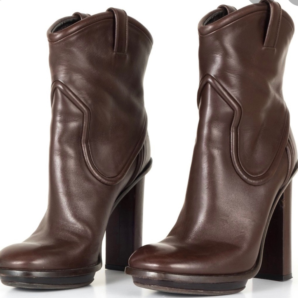 Gucci brown leather boots